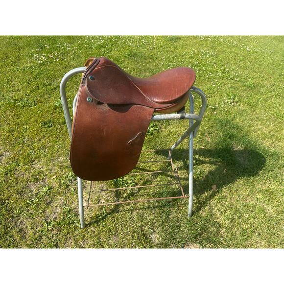 Stubben Tristan Dressage Saddle 17.5” - Picture 4 of 10